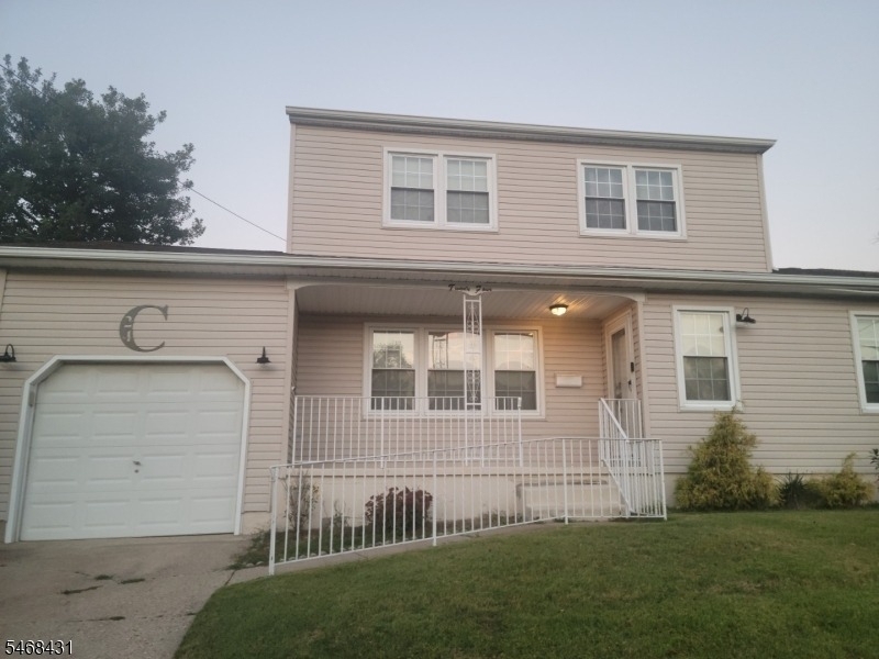 24 Peachtree Ln - Photo 0