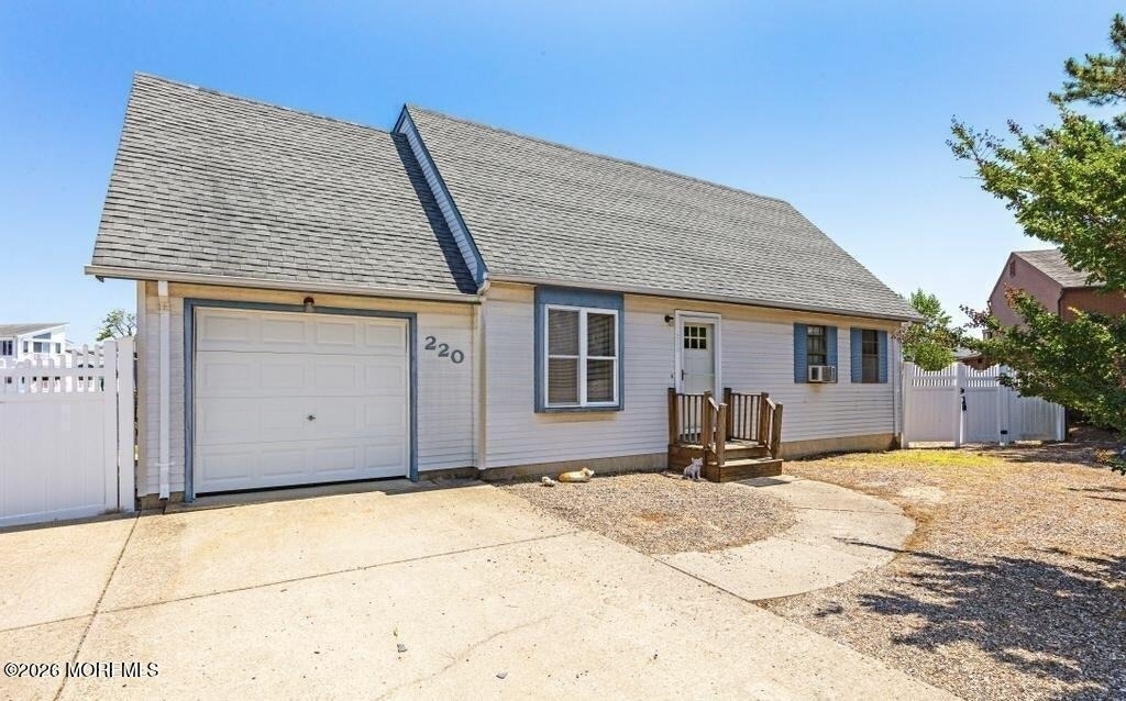 220 Catherine Lane - Photo 0