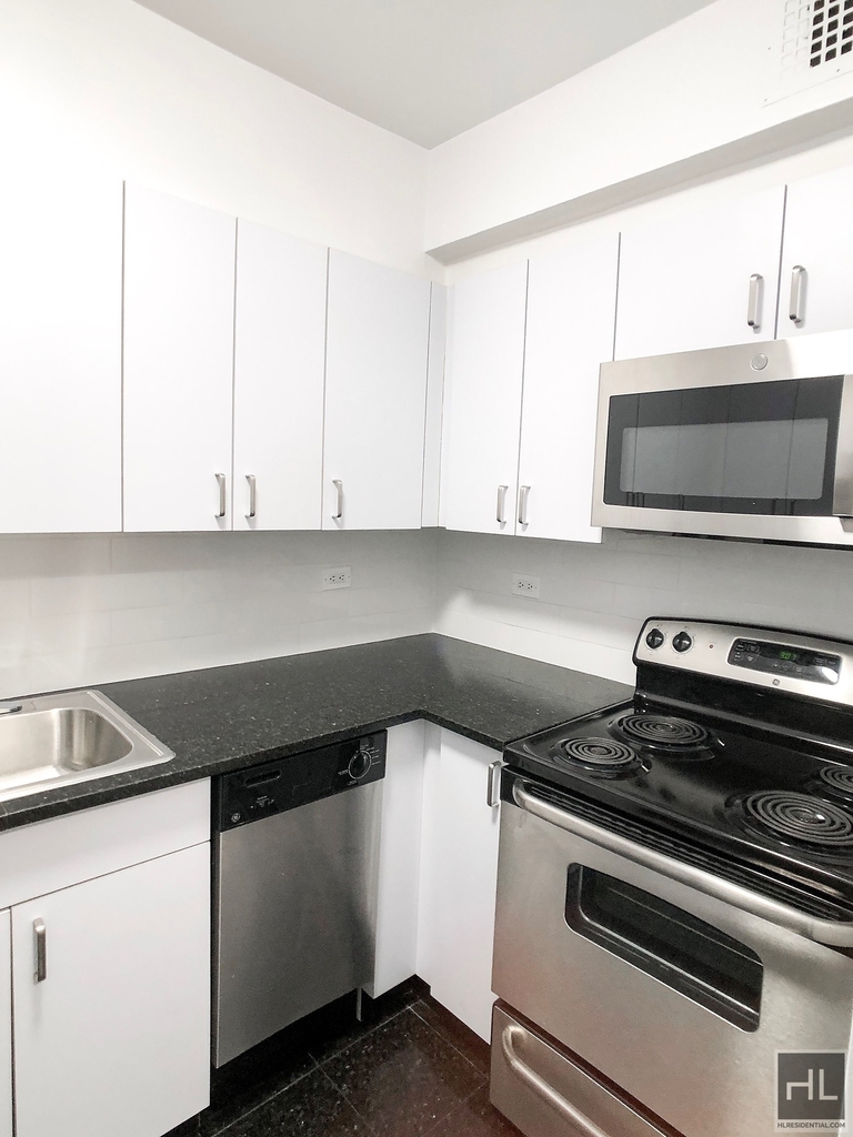 East 69 Street - Photo 3