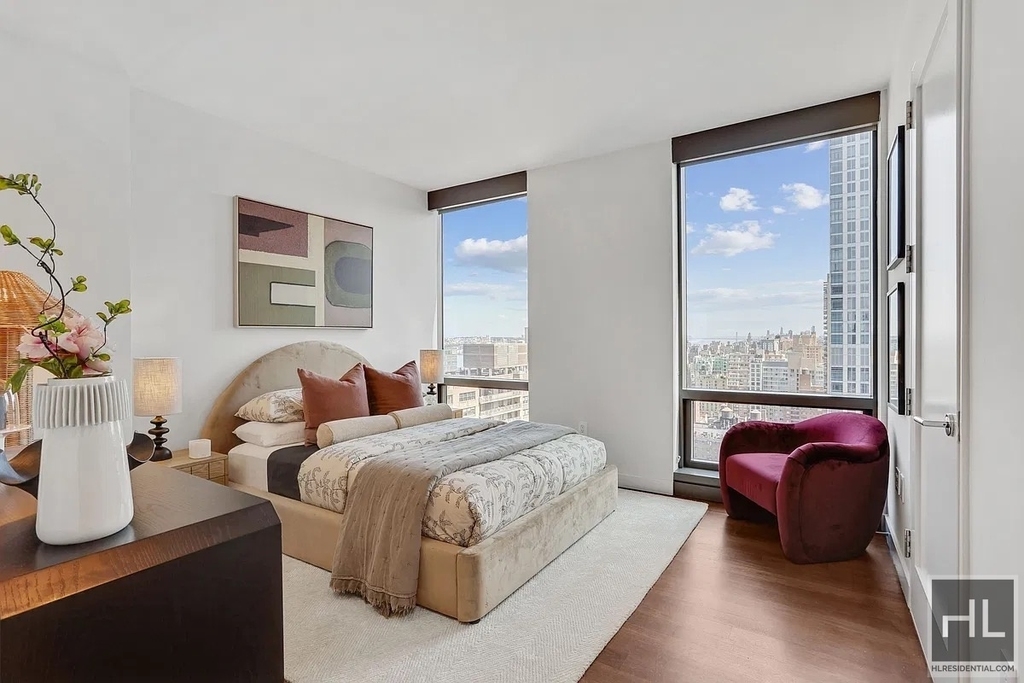 West 67th Street - Photo 4