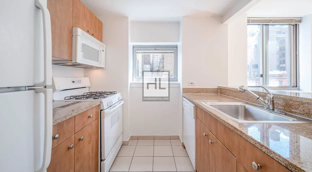 West 37th Street - Photo 1