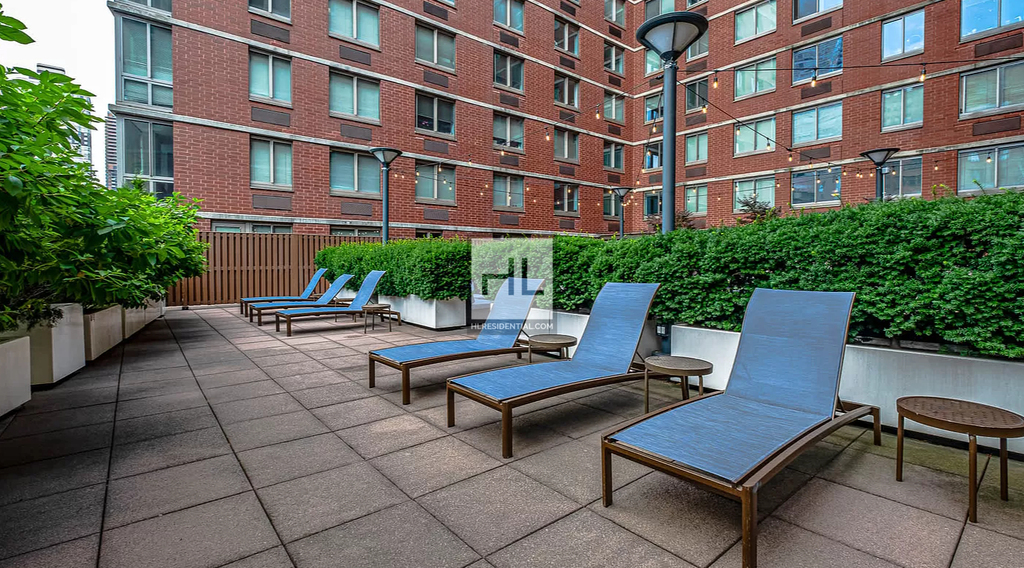 West 37th Street - Photo 0