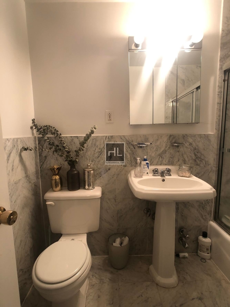 East 83 Street - Photo 3