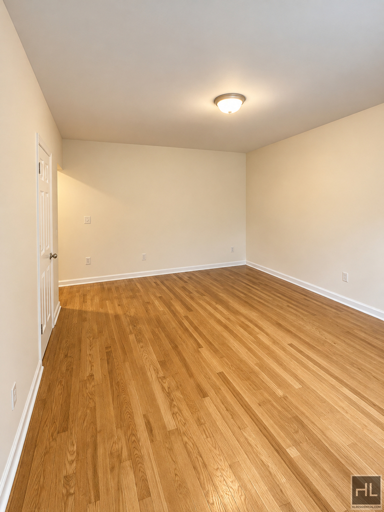 West 10th Street - Photo 2