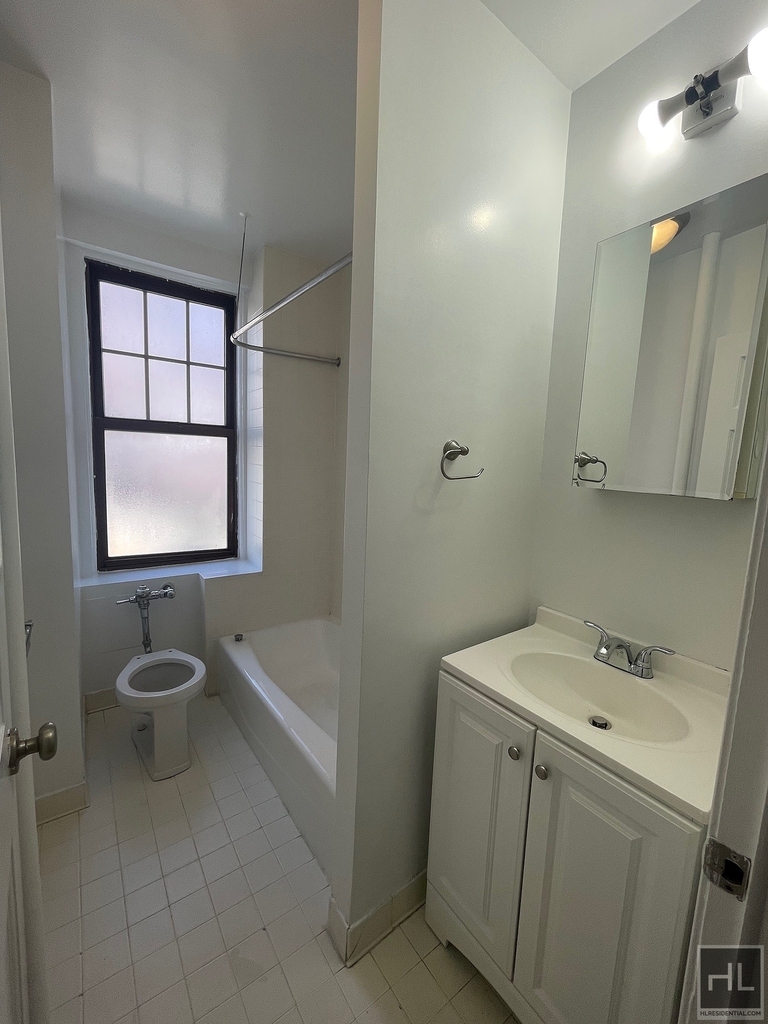 West 11th Street - Photo 4