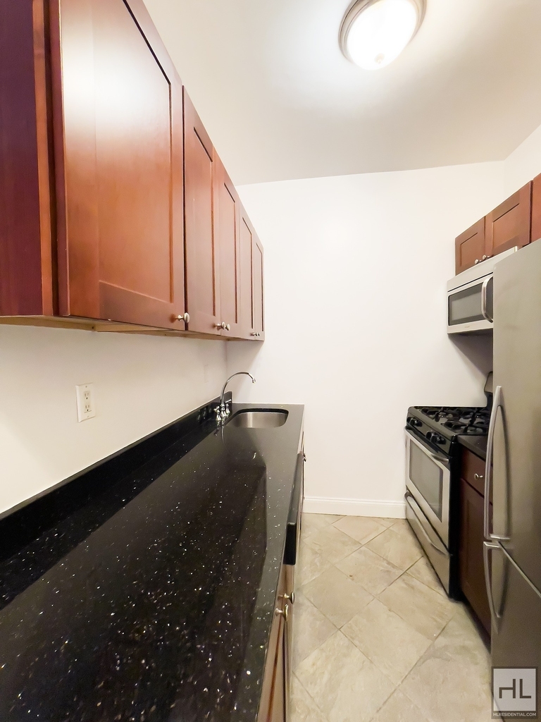 West 11th Street - Photo 3
