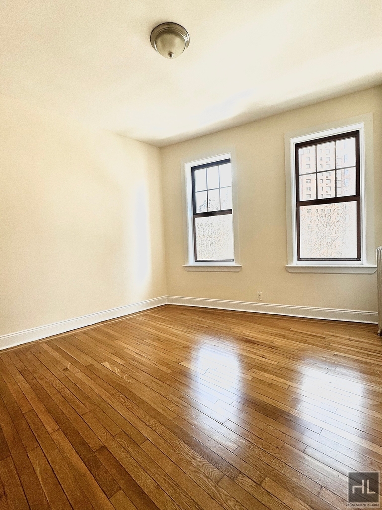 West 11th Street - Photo 0