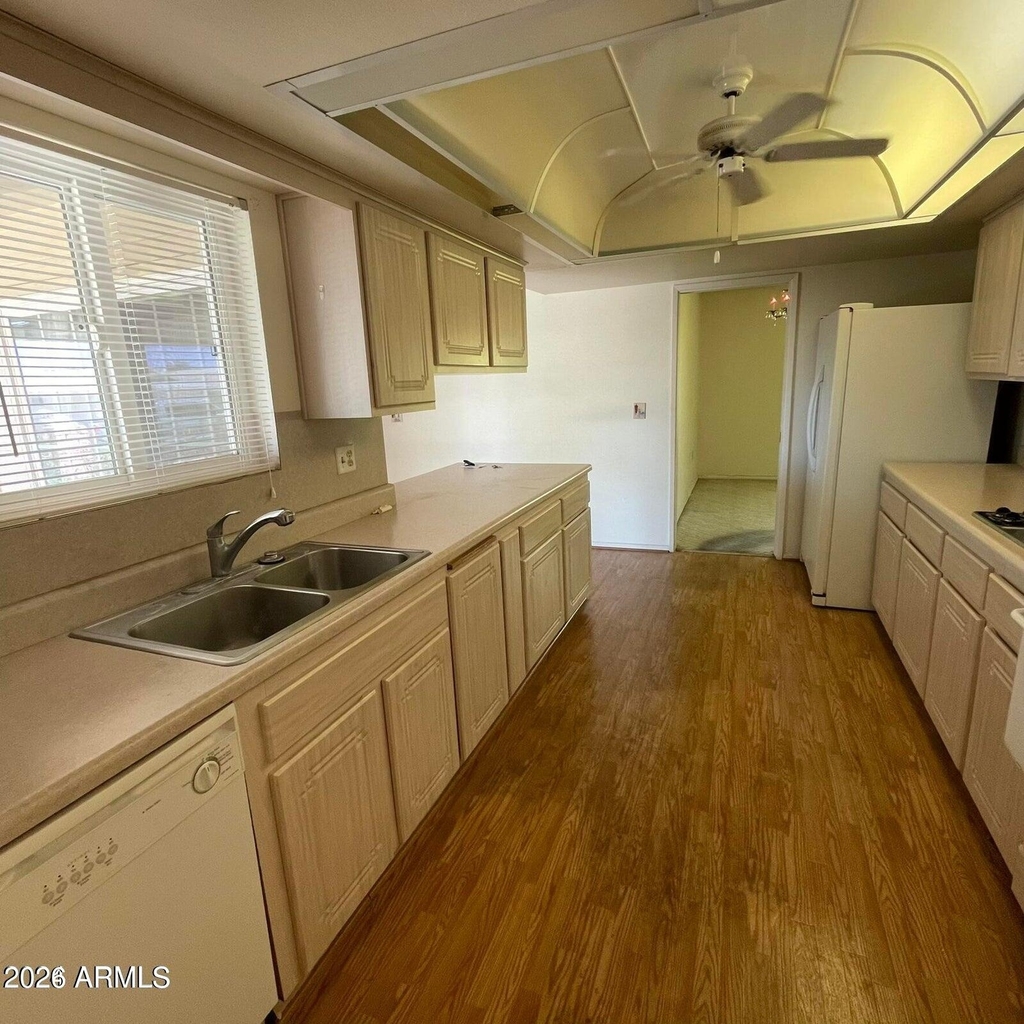 10524 W Saratoga Circle - Photo 3