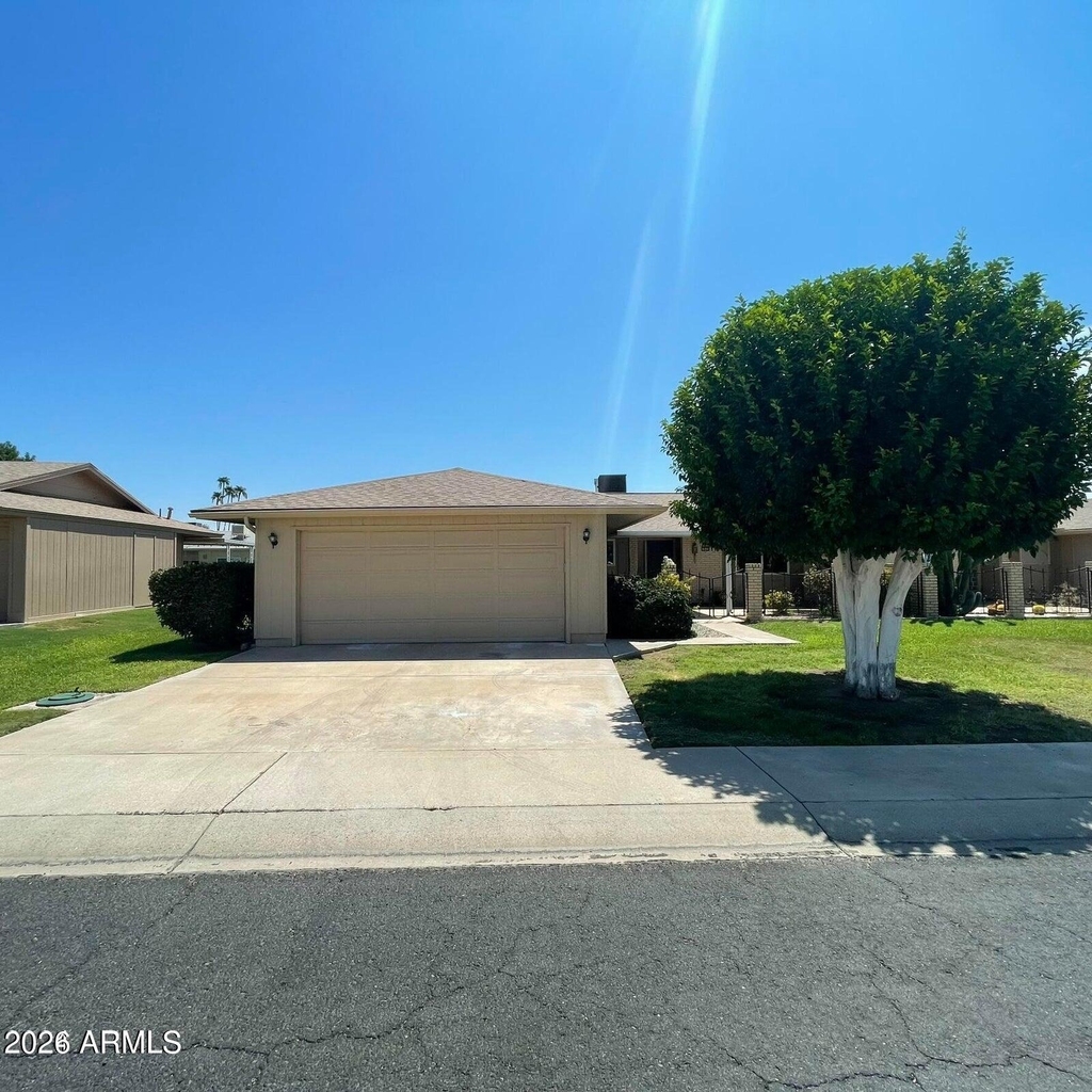 10524 W Saratoga Circle - Photo 0