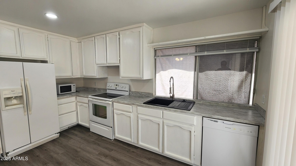 8926 N 55th Avenue - Photo 5
