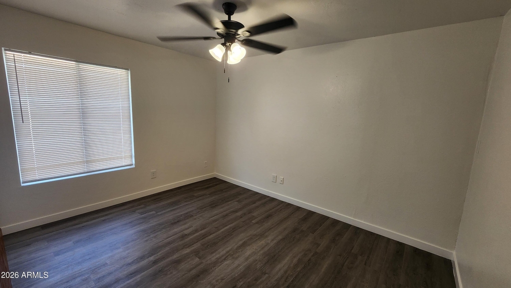 8926 N 55th Avenue - Photo 10