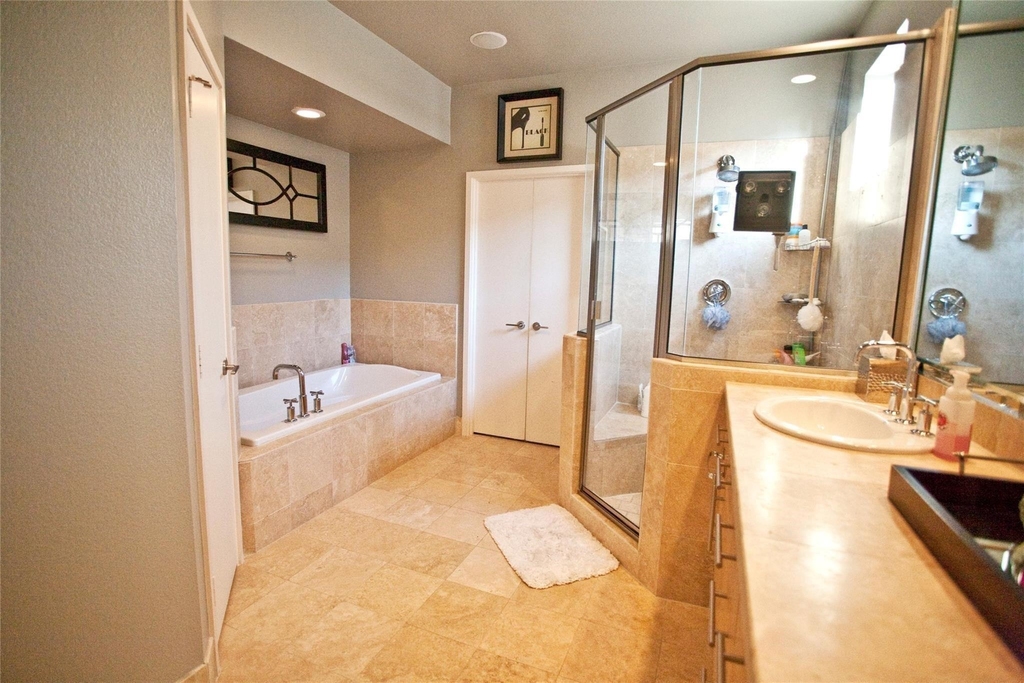 2411 N Hall Street - Photo 20
