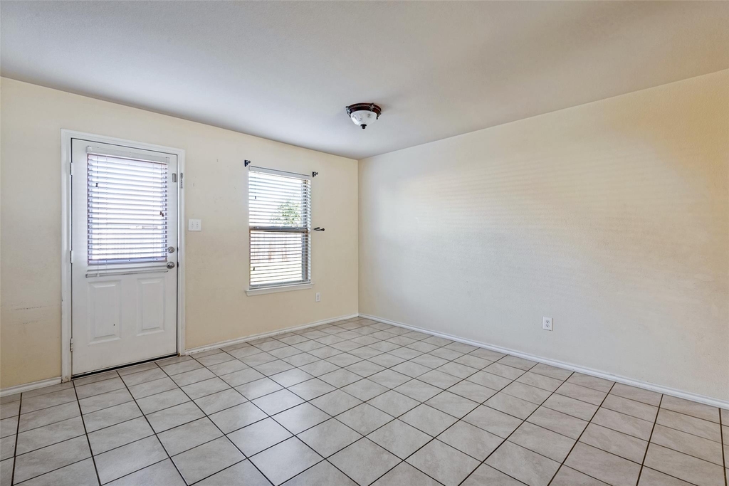 2430 Monty Street - Photo 11