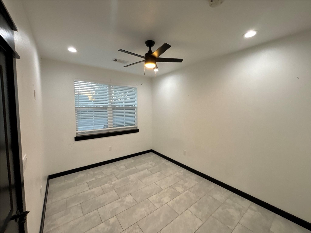 300 Avenue B - Photo 9