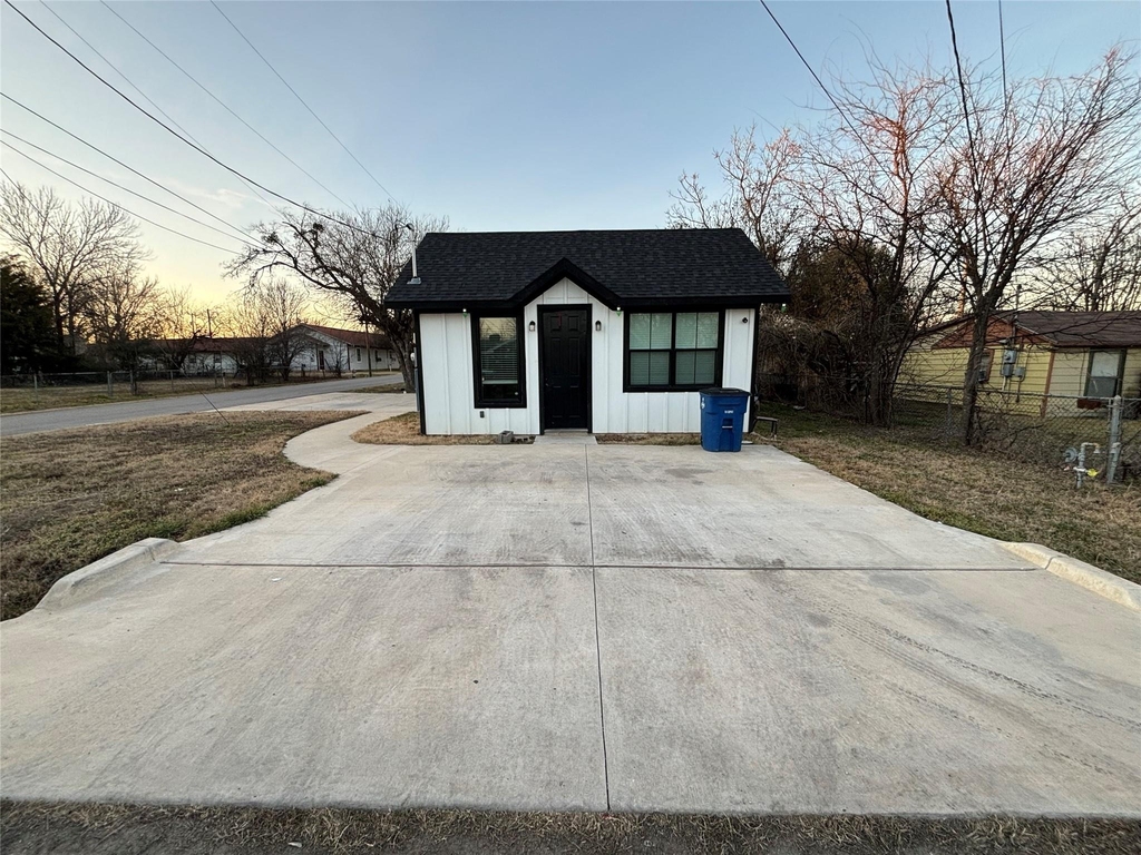 300 Avenue B - Photo 1