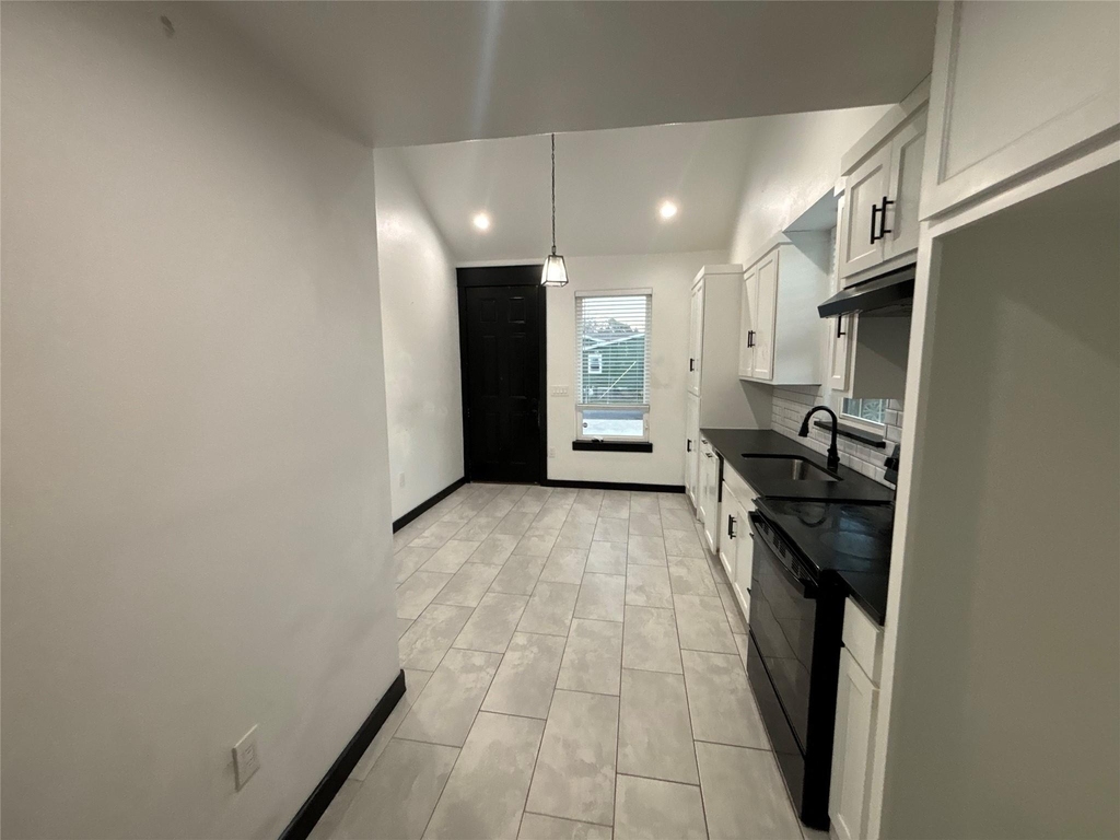 300 Avenue B - Photo 19