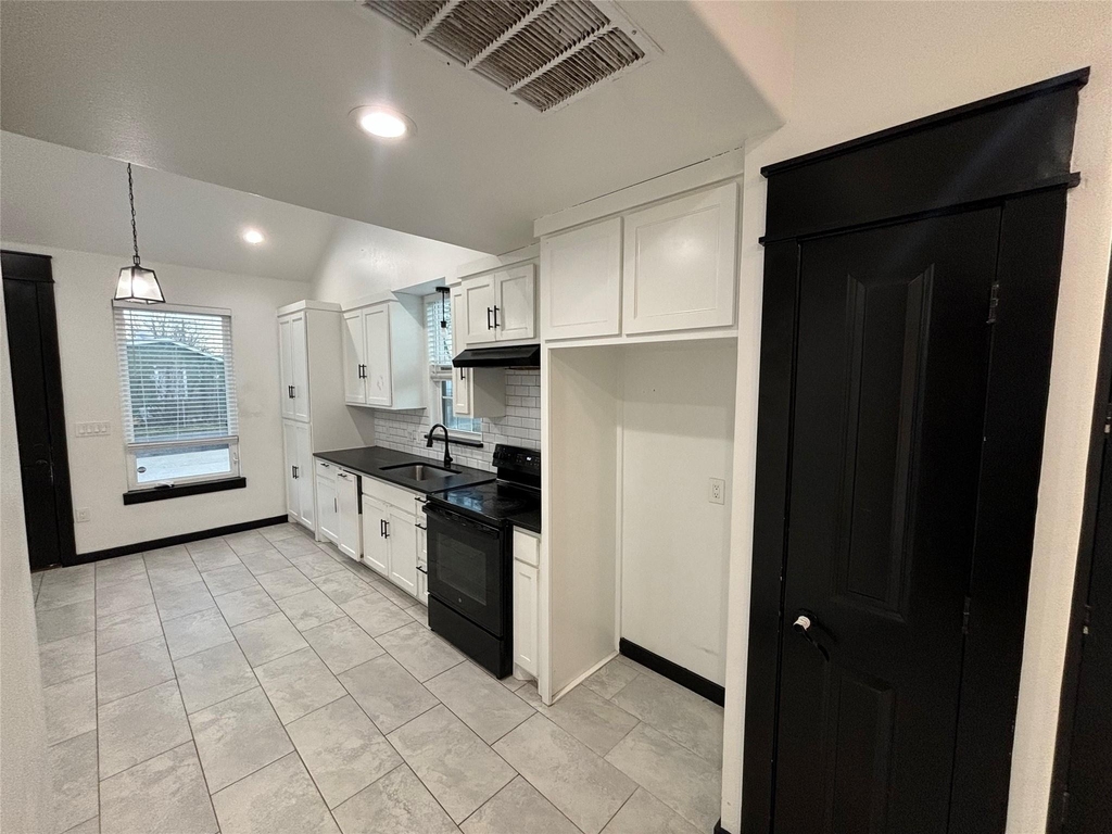 300 Avenue B - Photo 5