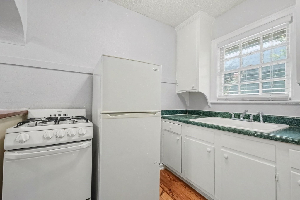 4026 Holland Avenue - Photo 6