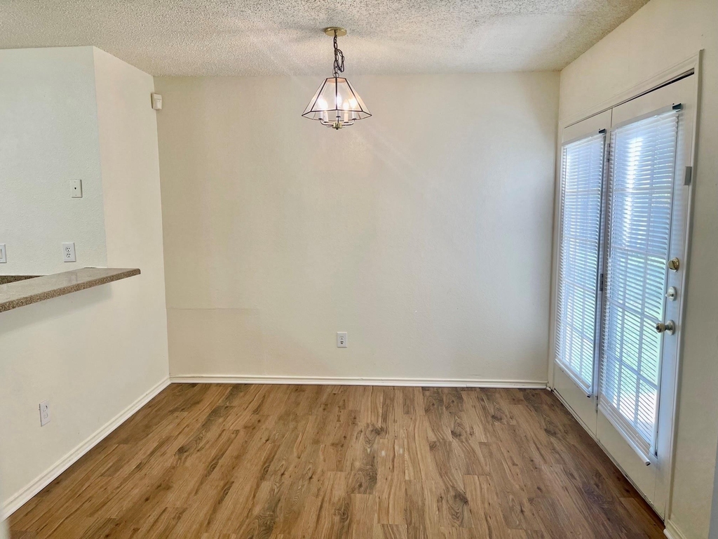 1414 Middleton Drive - Photo 5