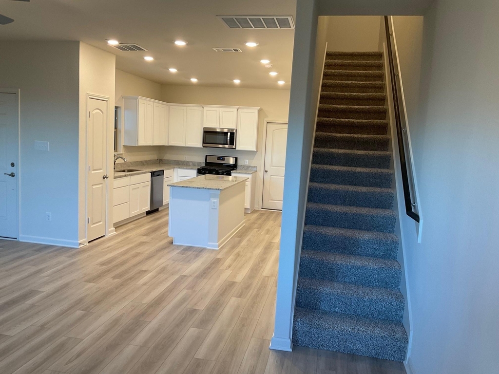 325 Stone Court - Photo 4