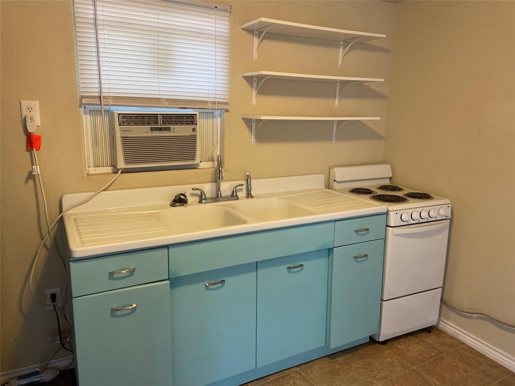857 Vine Street - Photo 2