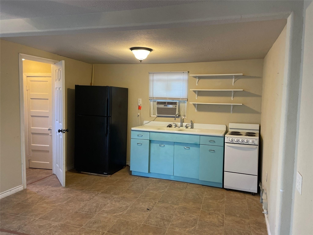 857 Vine Street - Photo 4