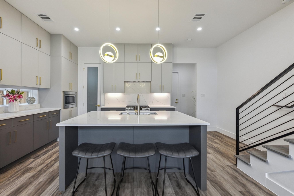2427 Vagas Street - Photo 10