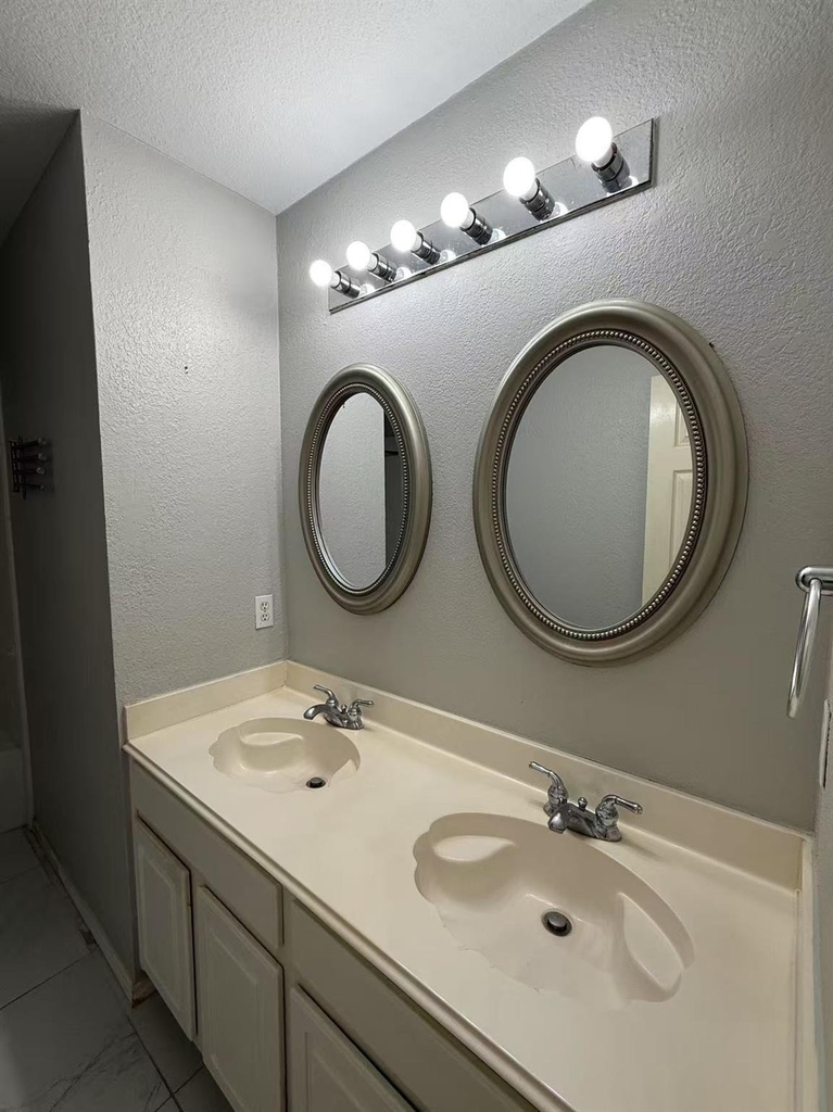 1307 Capstan Drive - Photo 2