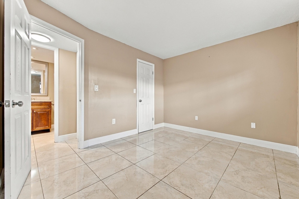 8285 Sunrise Lakes Boulevard - Photo 20