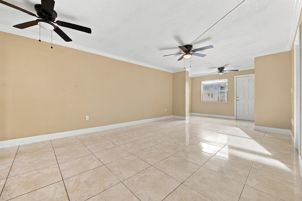 8285 Sunrise Lakes Boulevard - Photo 4