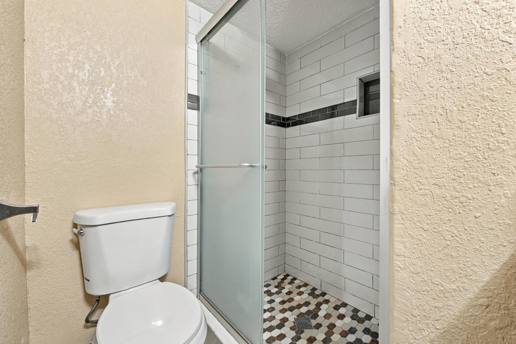 8285 Sunrise Lakes Boulevard - Photo 17