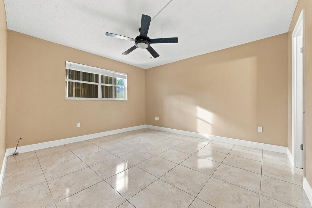 8285 Sunrise Lakes Boulevard - Photo 12