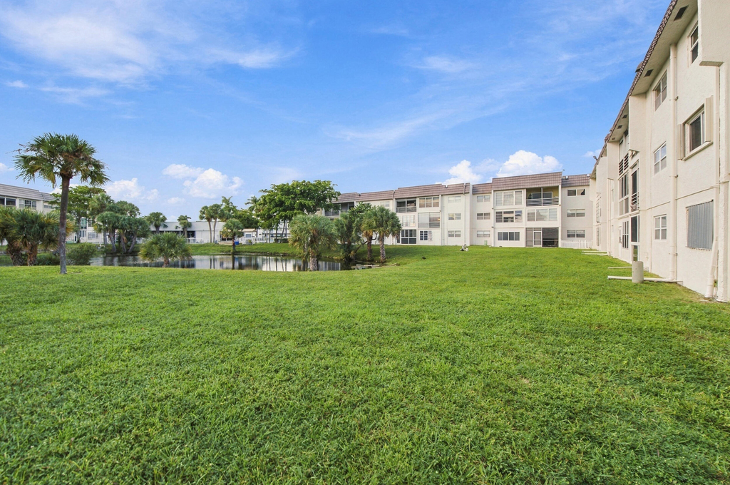 8285 Sunrise Lakes Boulevard - Photo 26