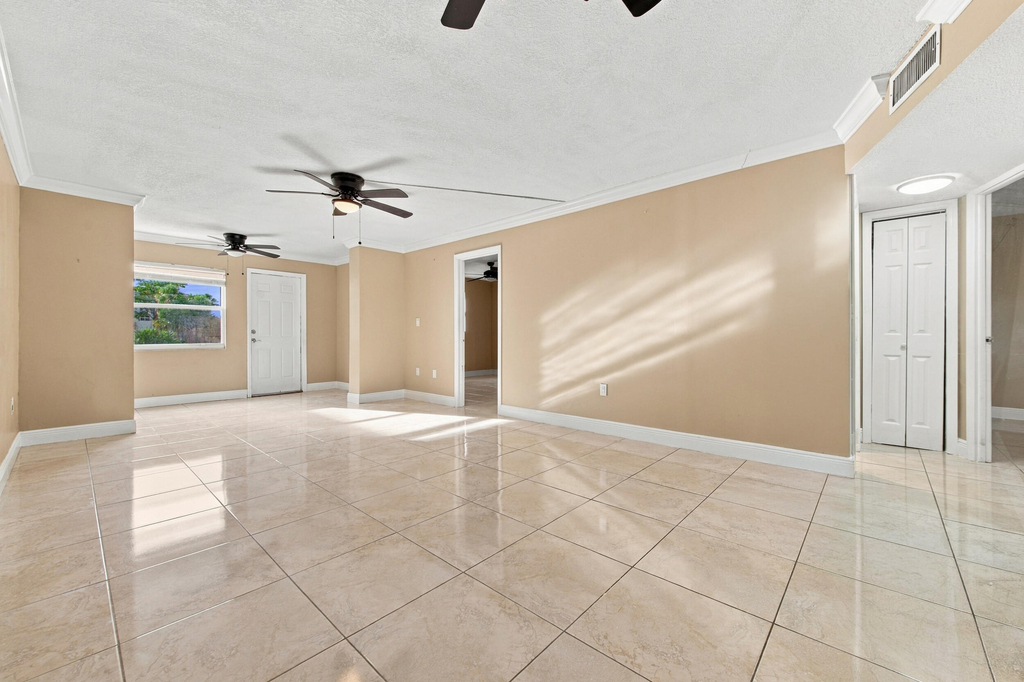 8285 Sunrise Lakes Boulevard - Photo 3
