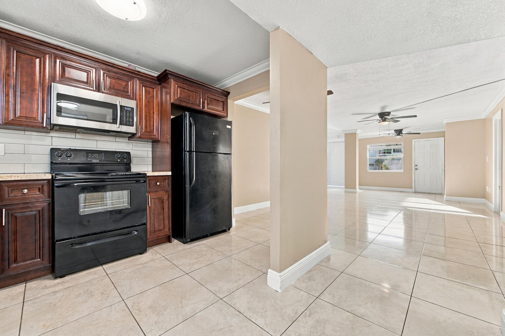 8285 Sunrise Lakes Boulevard - Photo 8