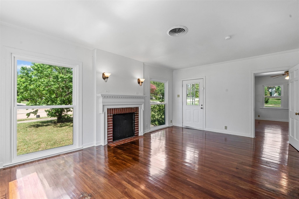 720 E Walnut Street - Photo 3