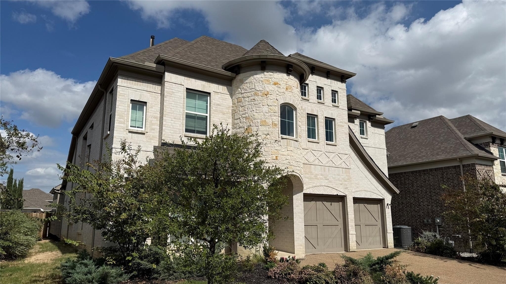 315 Chandan Way - Photo 2
