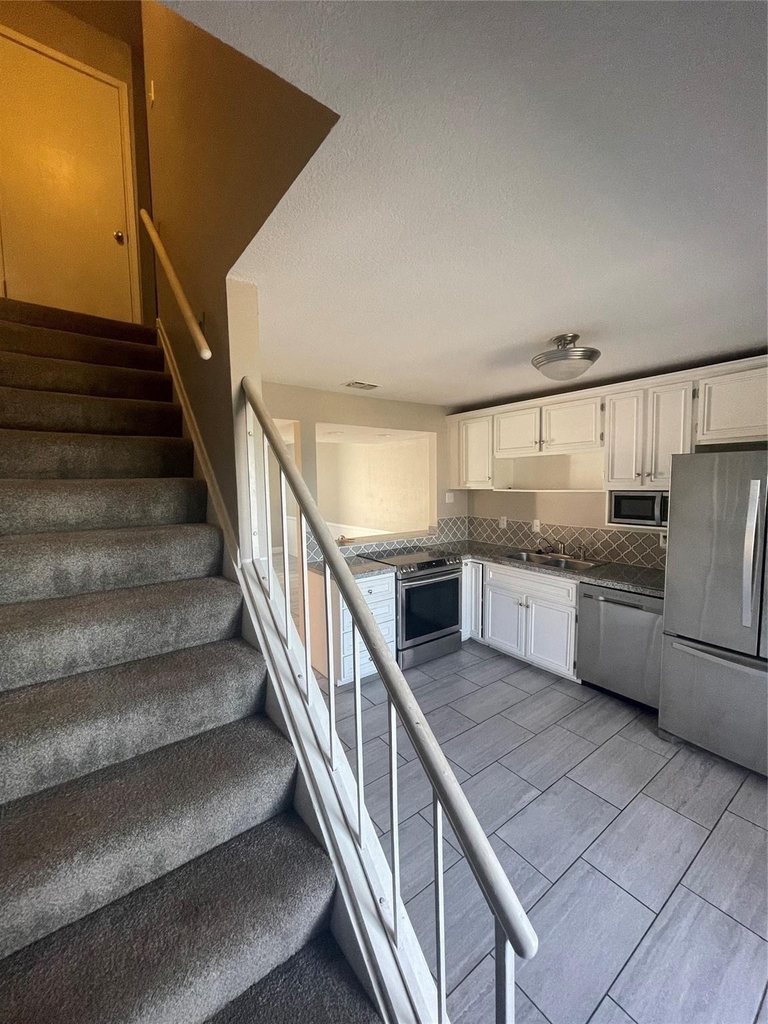 115 W Doyle Street - Photo 5