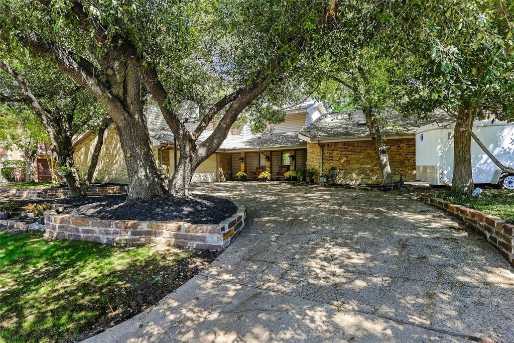 707 Findlay Drive - Photo 1