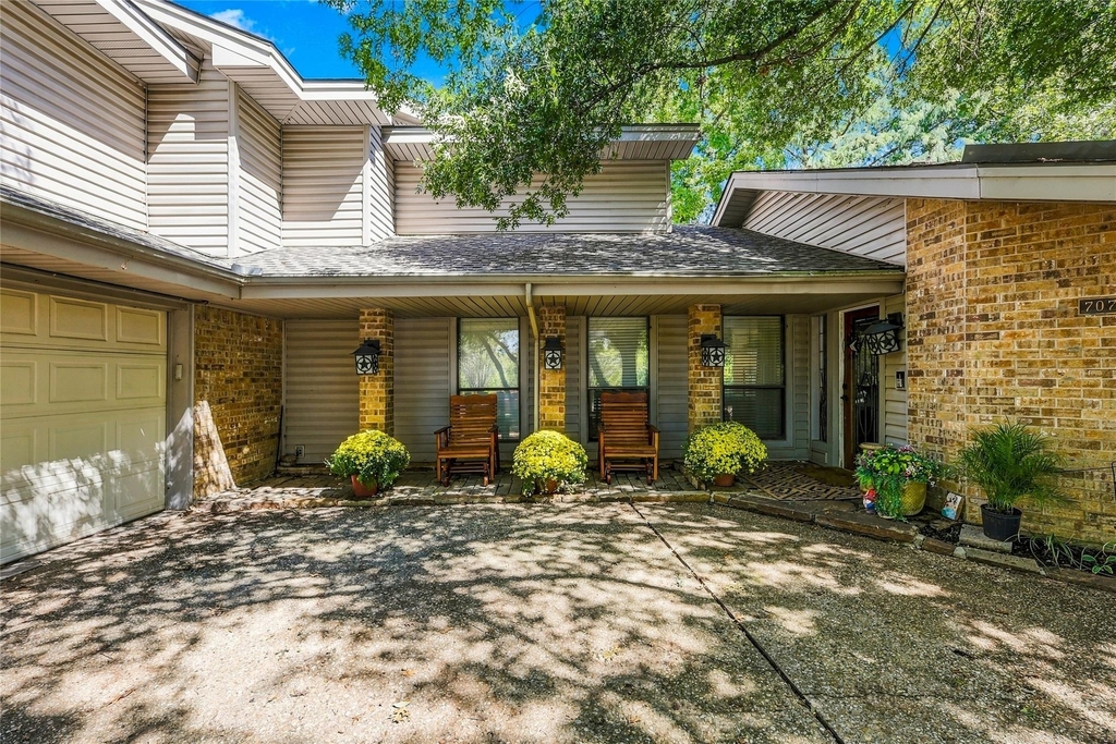 707 Findlay Drive - Photo 2