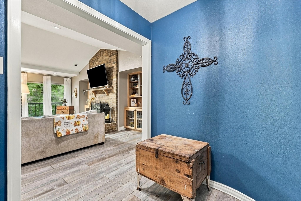 707 Findlay Drive - Photo 3