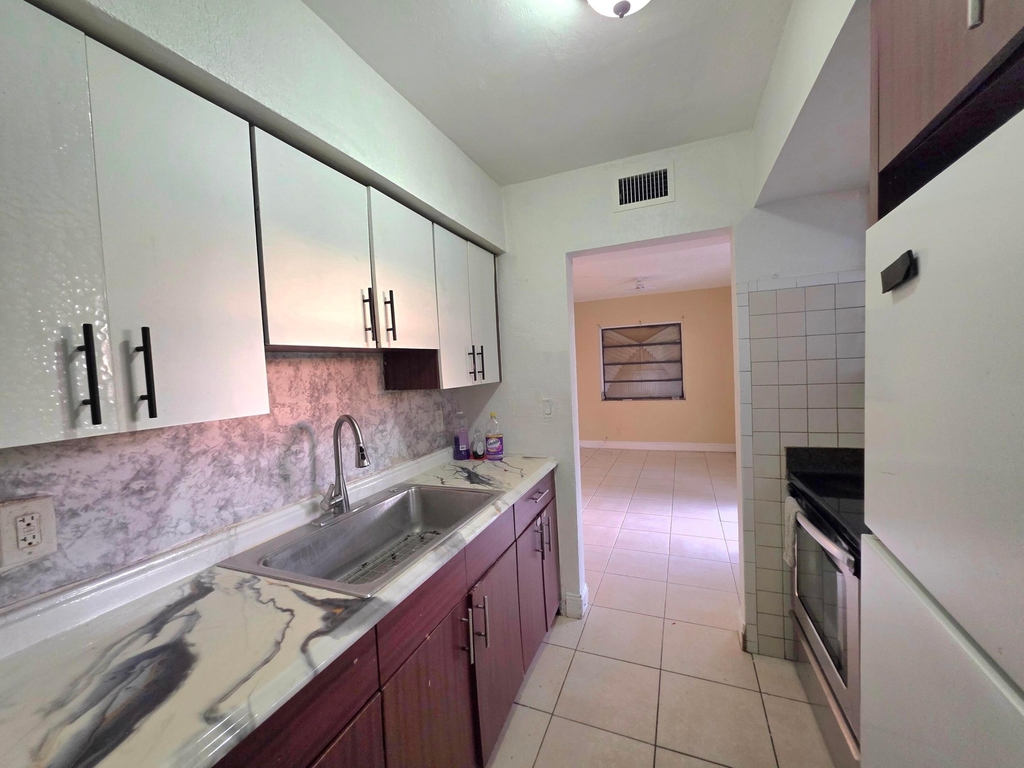 1711 Lauderdale Manor Drive - Photo 5