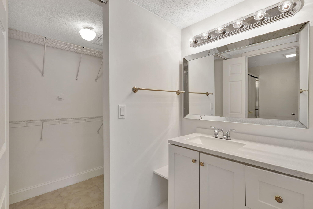 321 Norwood Terrace - Photo 15