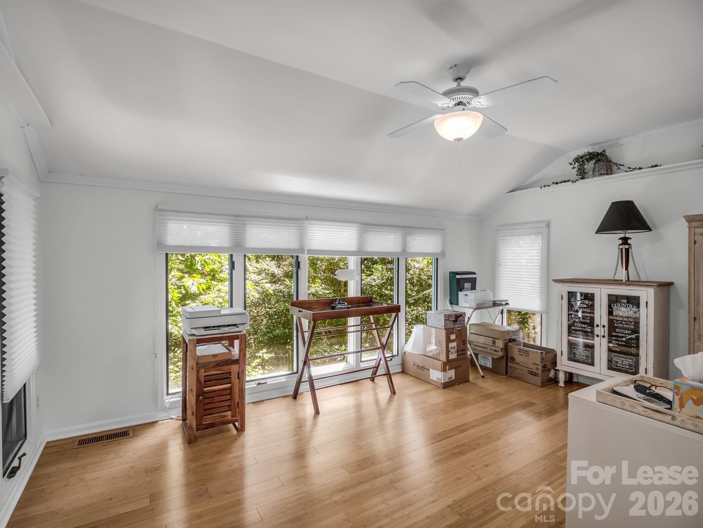 335 Melrose Avenue - Photo 17