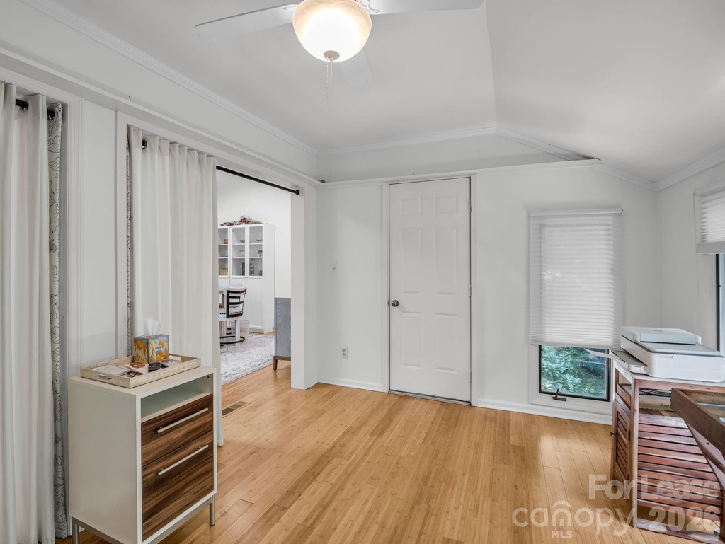 335 Melrose Avenue - Photo 18