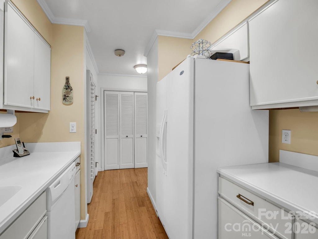 335 Melrose Avenue - Photo 8