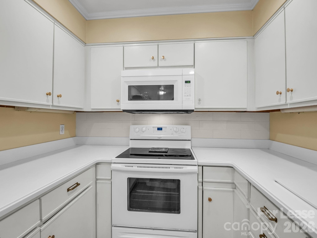 335 Melrose Avenue - Photo 9
