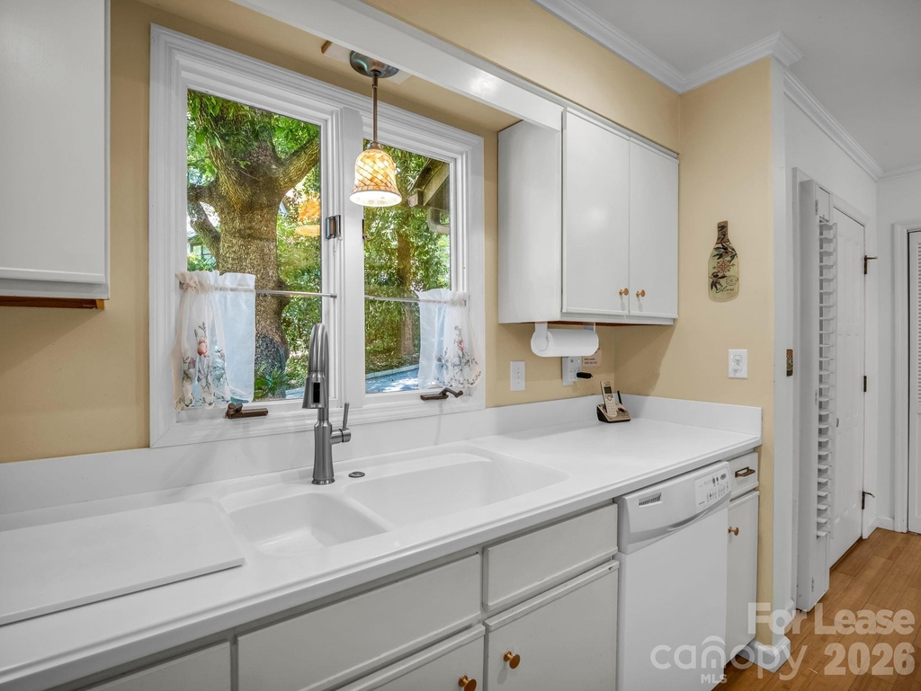 335 Melrose Avenue - Photo 10