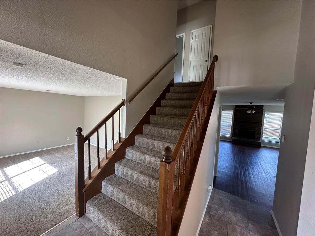619 White Oak Street - Photo 2