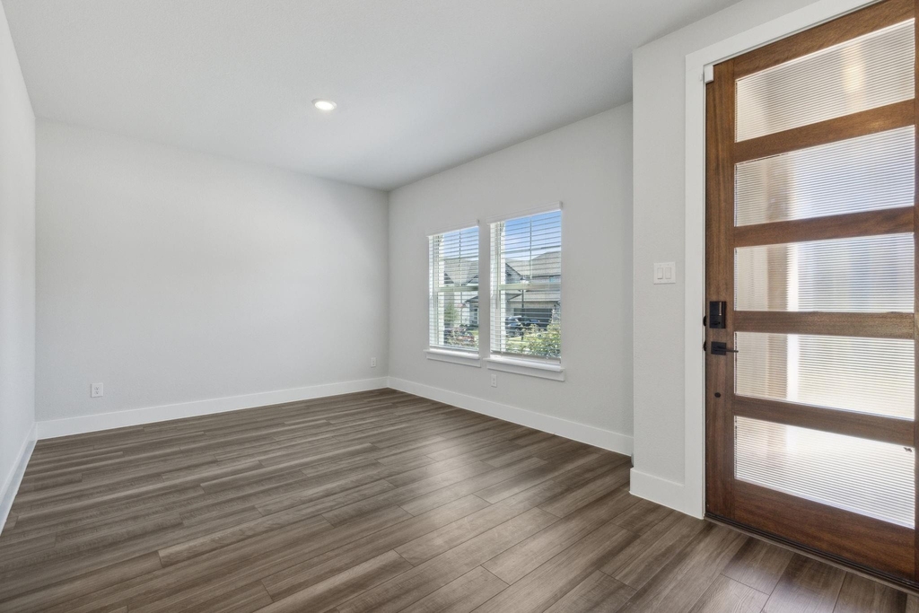 2453 Yosemite Way - Photo 2